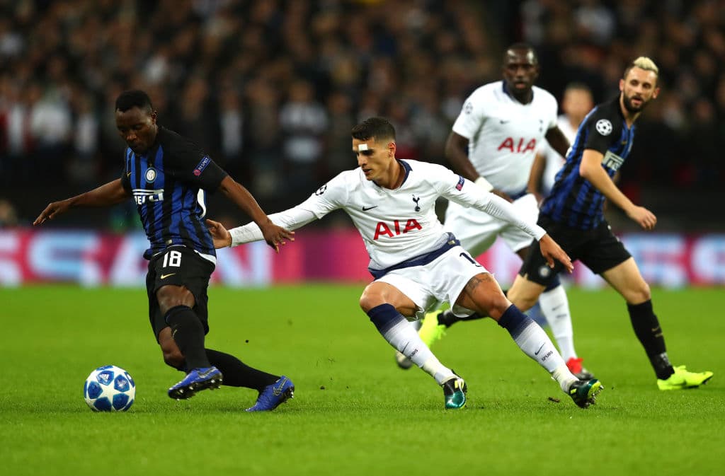 Assamoah (18) buscando desequilibrar con su talento e inteligencia en el medio sector, pero Lamela estaba muy bien plantado, mientras los minutos se empezaban a agotar.