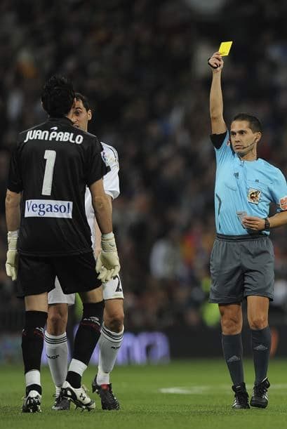 La actuación del árbitro fue muy protestada por el equipo visitante.