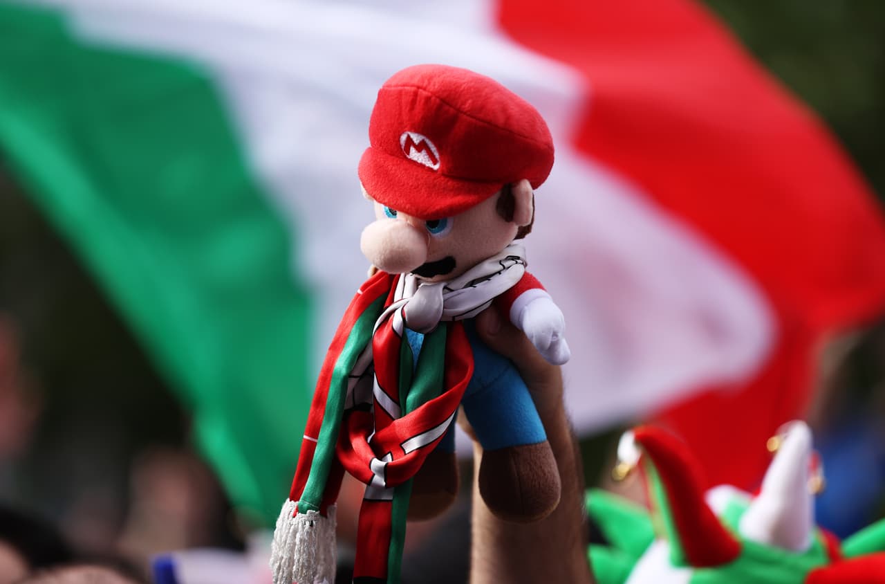 Las emociones se viven a flor de piel previo al choque entre España e Italia en la Semifinal de la Euro 2020. Fanáticos se dan cita en el estadio de Wembley en Londres y ser testigos de la historia, ¿quién será el primer finalista de la justa deportiva más importante de Europa?