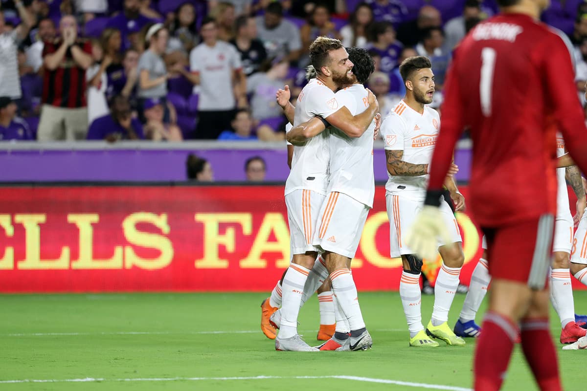 El primer gol de Atlanta United lo marcó al minuto 21 el argentino Leandro Pérez (centro).
