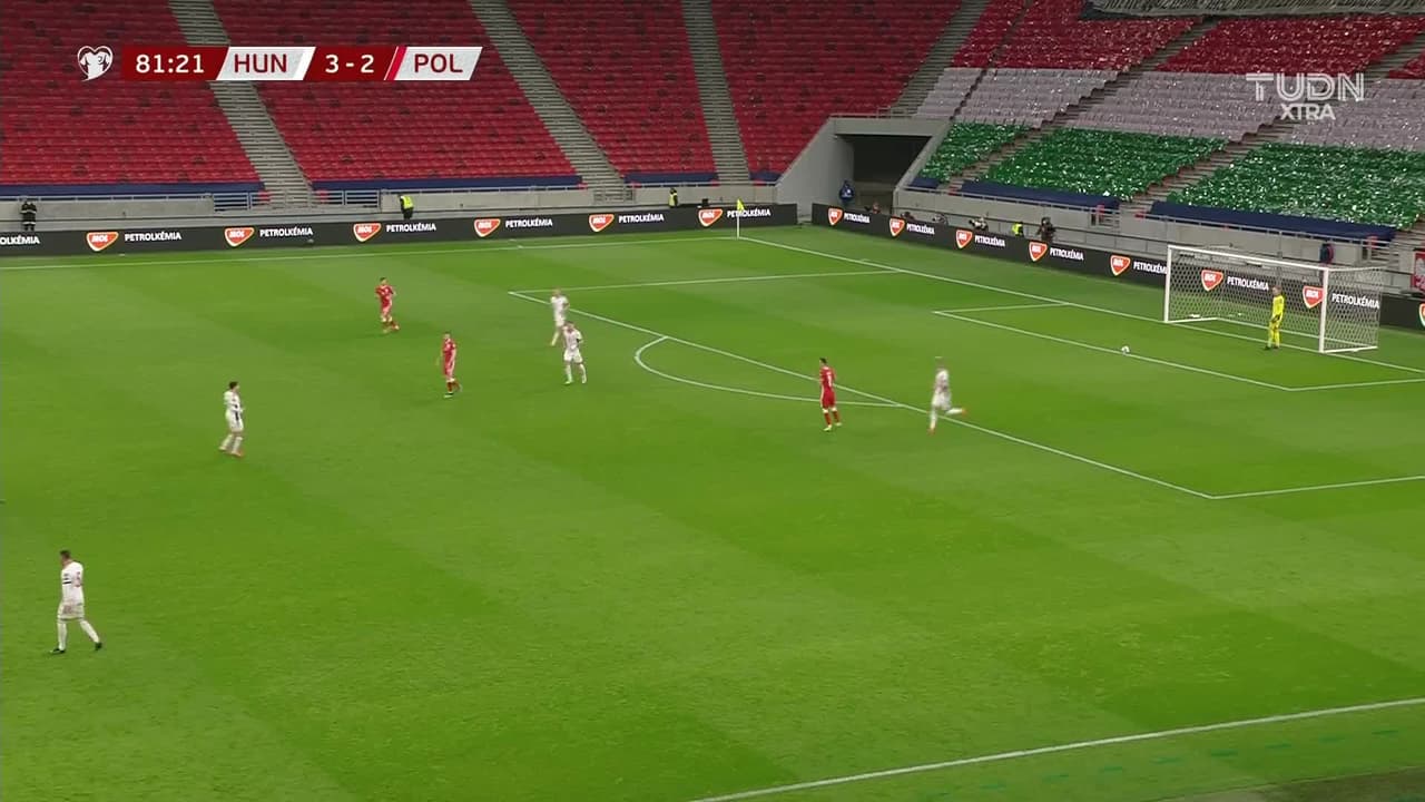 ¡GOL!  anota para Polonia. Robert Lewandowski