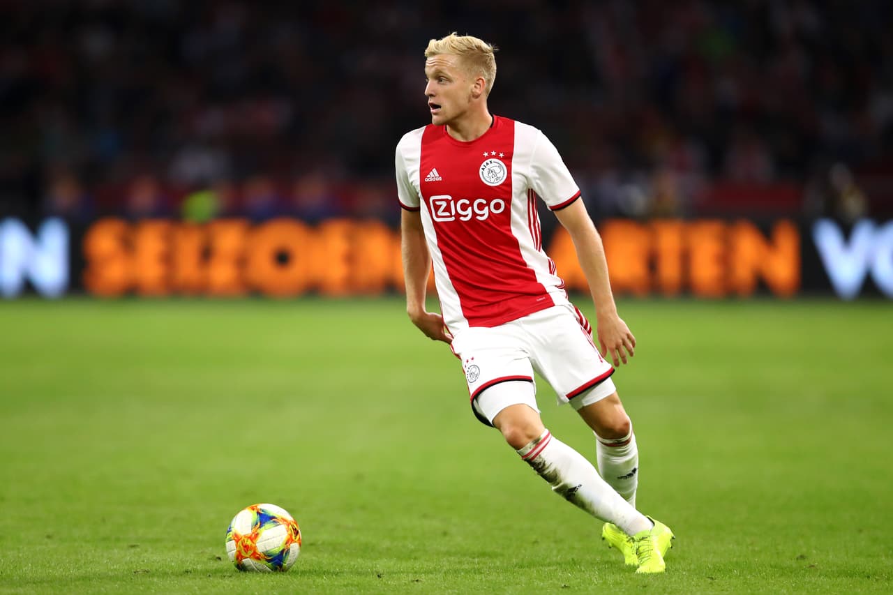 Van de Beek niega acuerdo con el Real Madrid