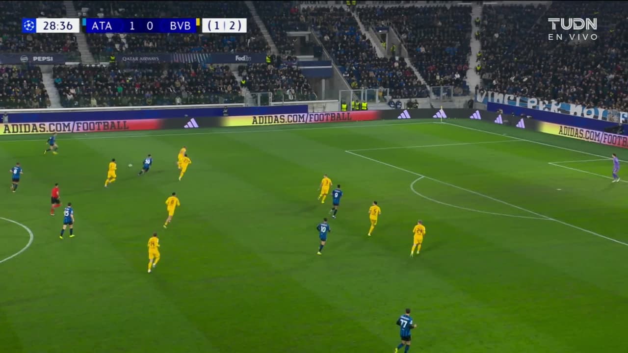 ¡TIRO ATAJADO! disparo por Julian Brandt.