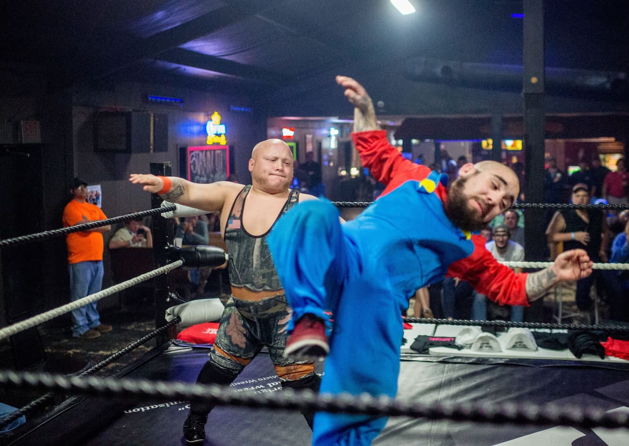 El ring del Microwrestling, una empresa de lucha libre para gente pequeña, es un lugar de gran espectáculo y de historias únicas, en una competencia atlética que sin duda llama la atención.