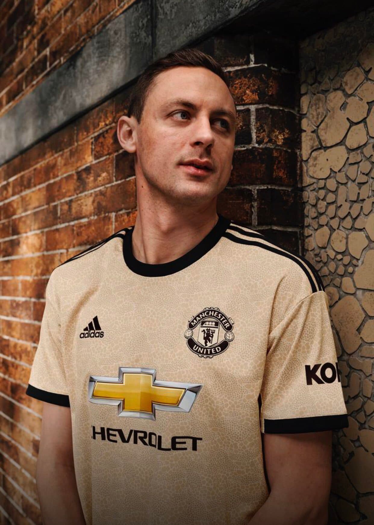 El distrito artístico de Manchester, el Northern Quarter, ha sido la inspiración de esta playera alternativa de los Diablos Rojos para la nueva temporada. El diseño de la prenda cuenta con los mosaicos característicos de esa zona de la ciudad y rompe con los colores tradiciones del Manchester United.