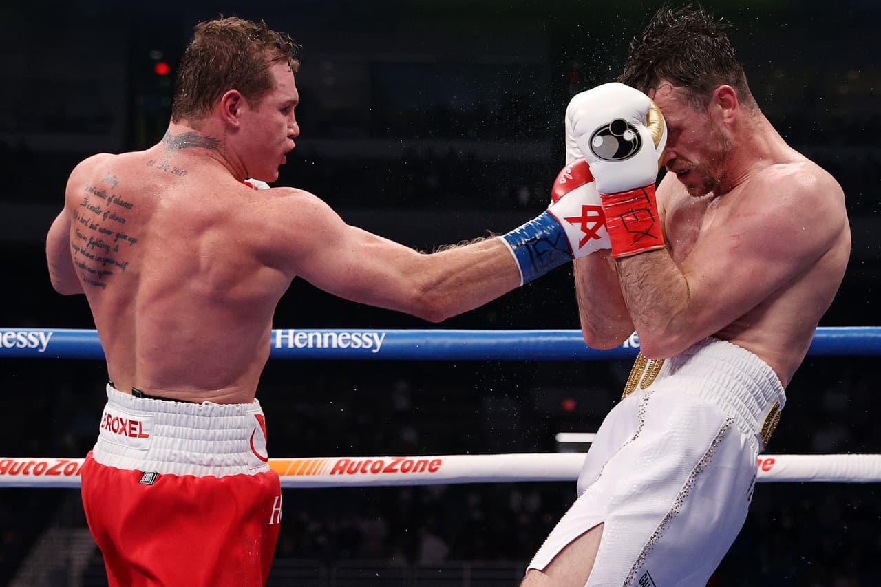 Campeones mundiales se rinden ante 'Canelo' Álvarez tras victoria