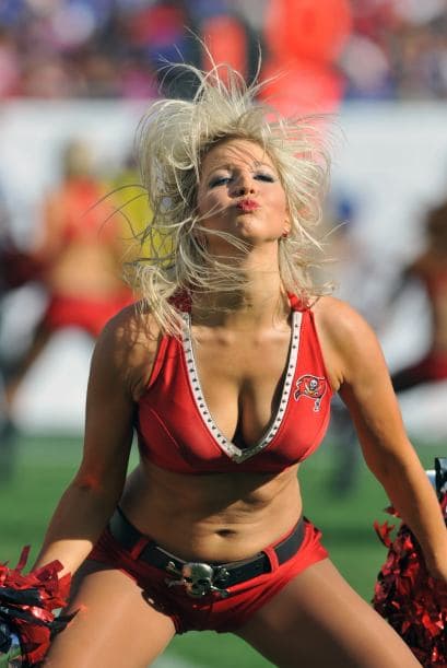 Sexys y bellos atributos de las cheerleaders de la NFL que no son nada invisibles a las miradas masculinas.