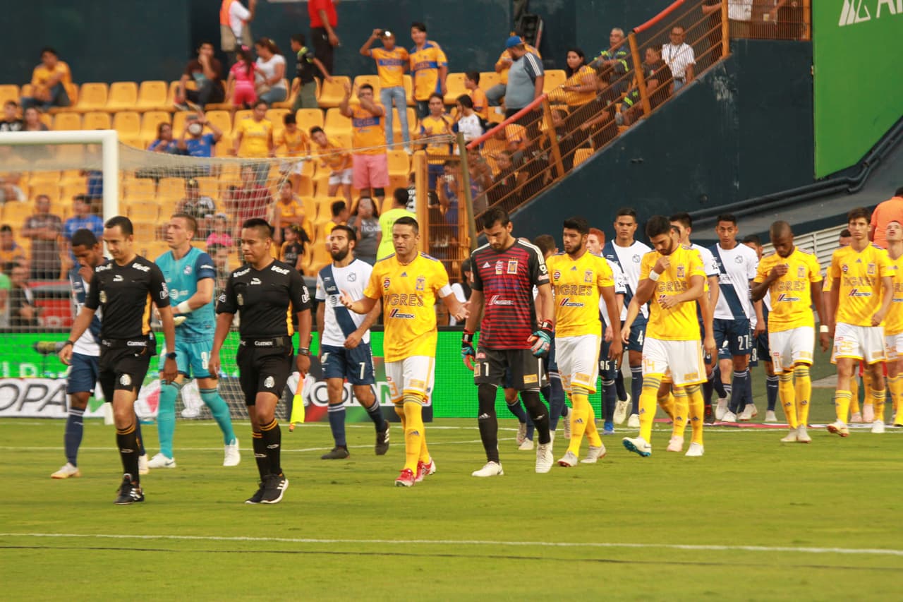 Luego del terrible suceso del fin de semana con el Clásico Regio, en el que un aficionado fue enviado al hospital por una golpiza de hinchas violentos, los Tigres volvían a la actividad.
