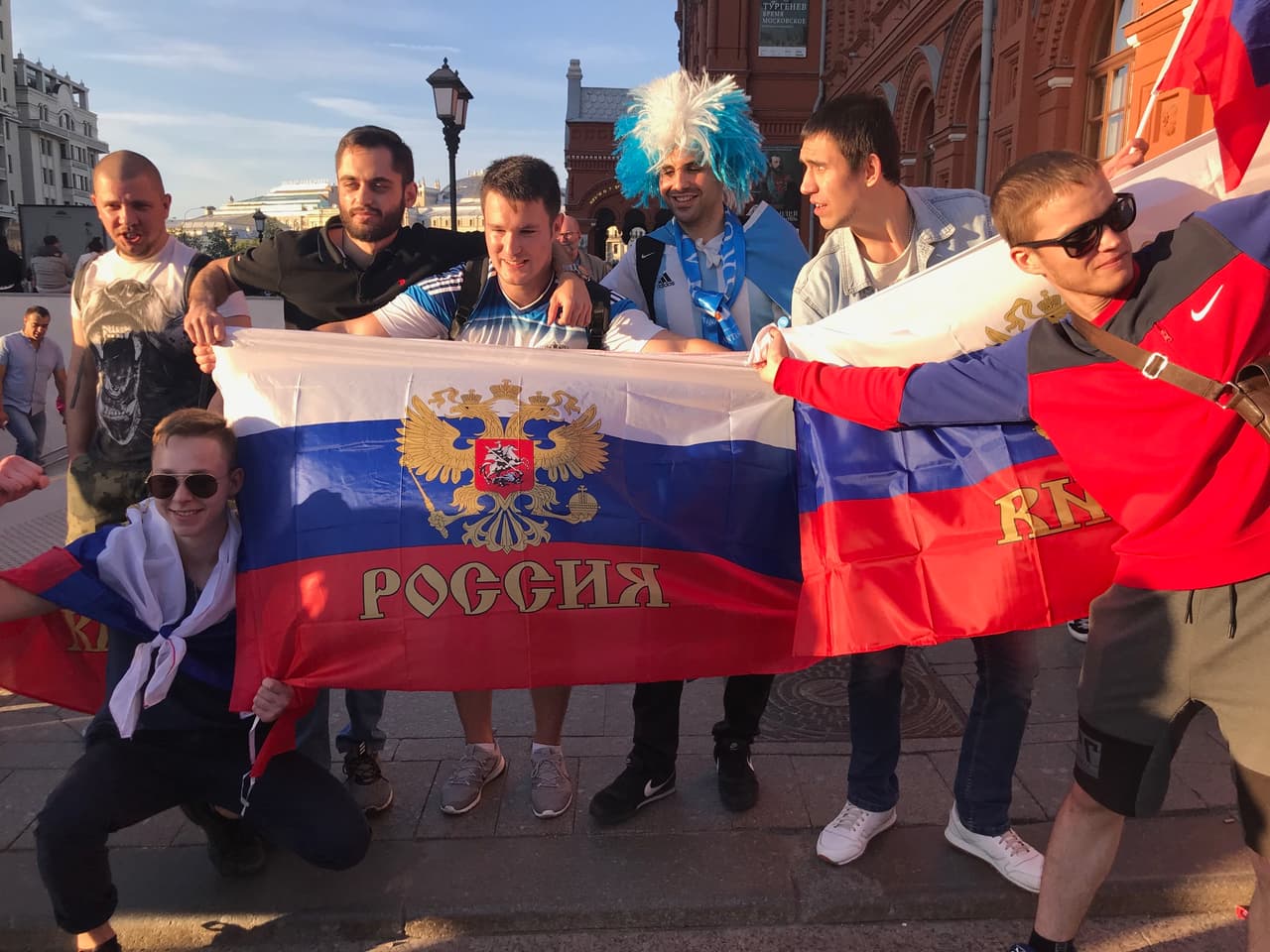 El sazón especial de los mundiales siempre son los fanáticos con su ánimo y su colorido.