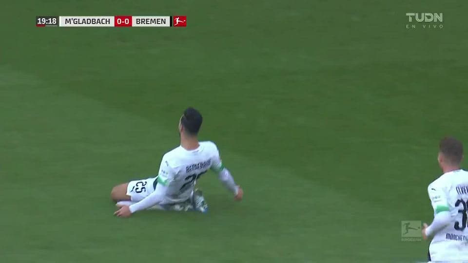 ¡GOOOL! Ramy Bensebaini anota para Borussia Mönchengladbach