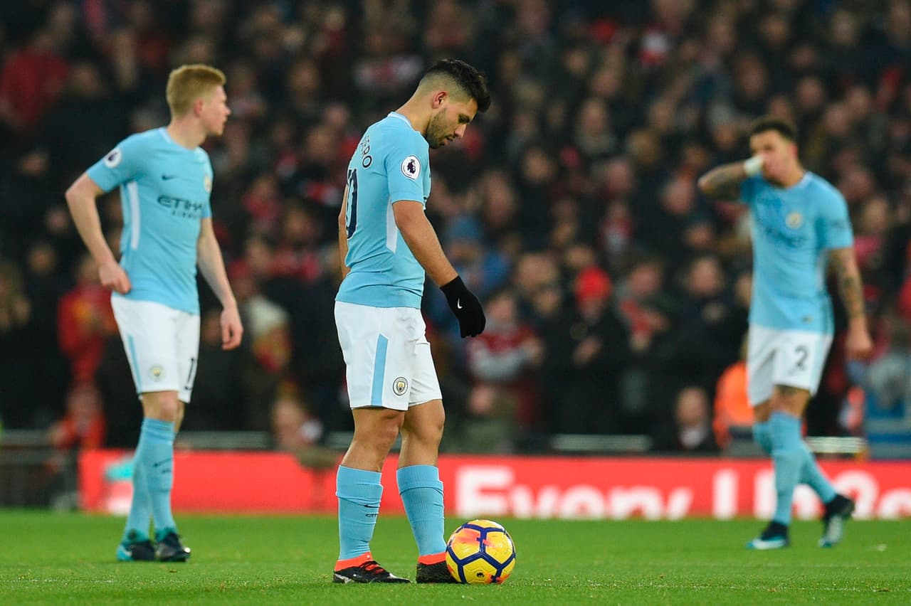 La frustración se hizo evidente en un Manchester City que veía cómo se le iba entre las manos el invicto hasta el momento. En menos de tres minutos sufrió dos tantos.