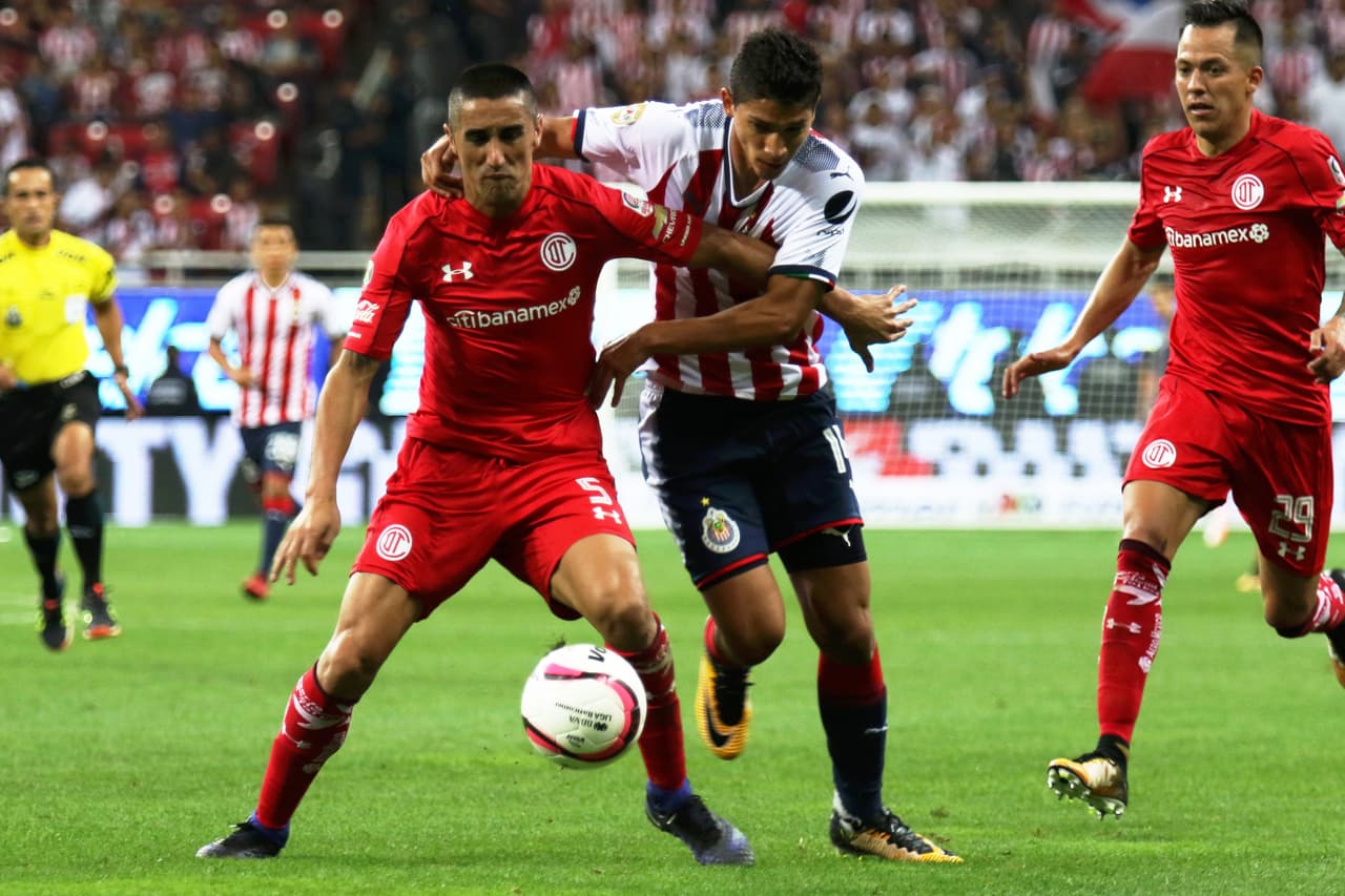 Fue un juego muy disputado en medio campo, con entradas fuertes y pocas jugadas de verdadero peligro.