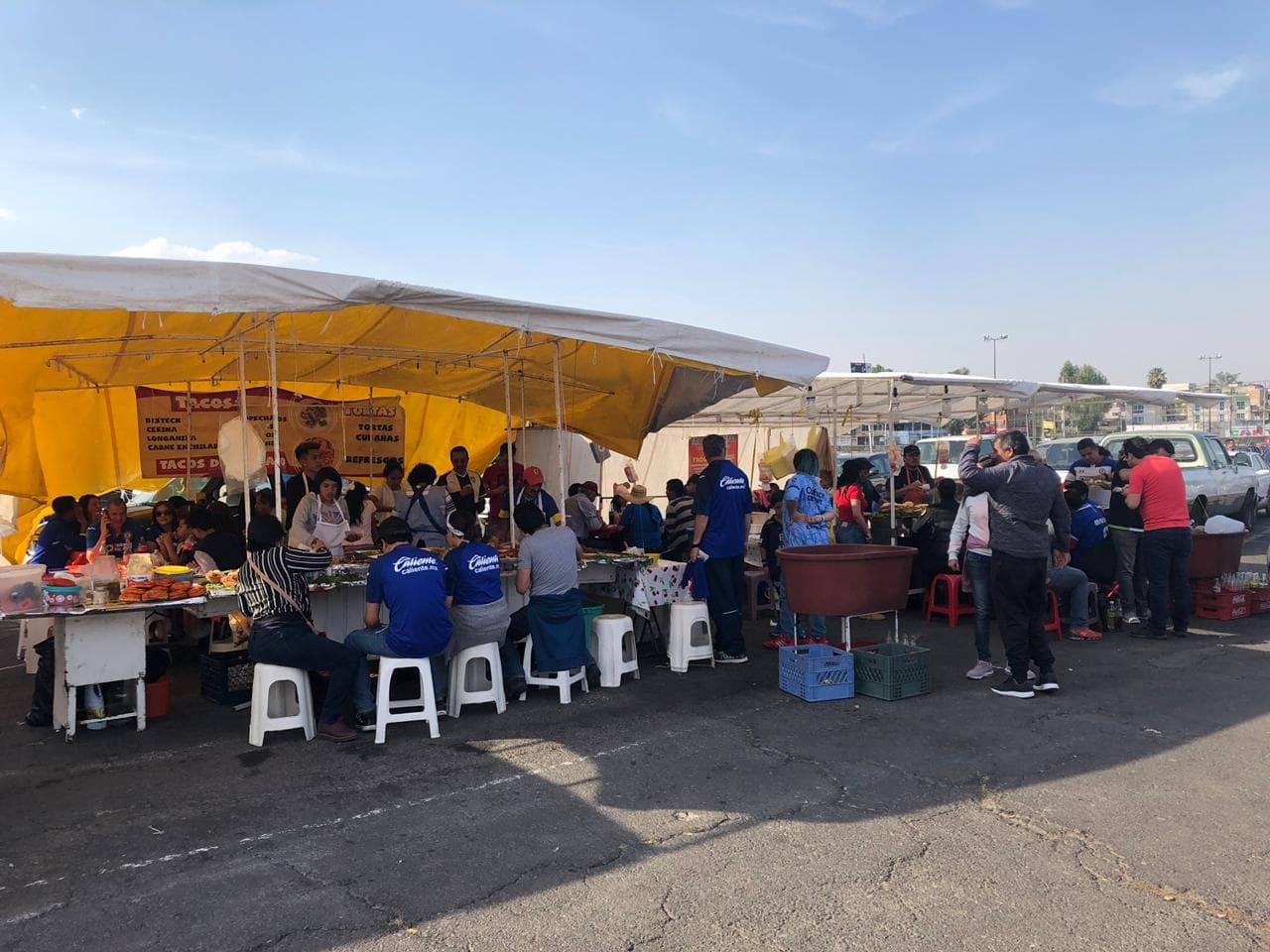 El estadio Azteca comienza a pintarse de azul para el juego entre la máquina y los tuzos.