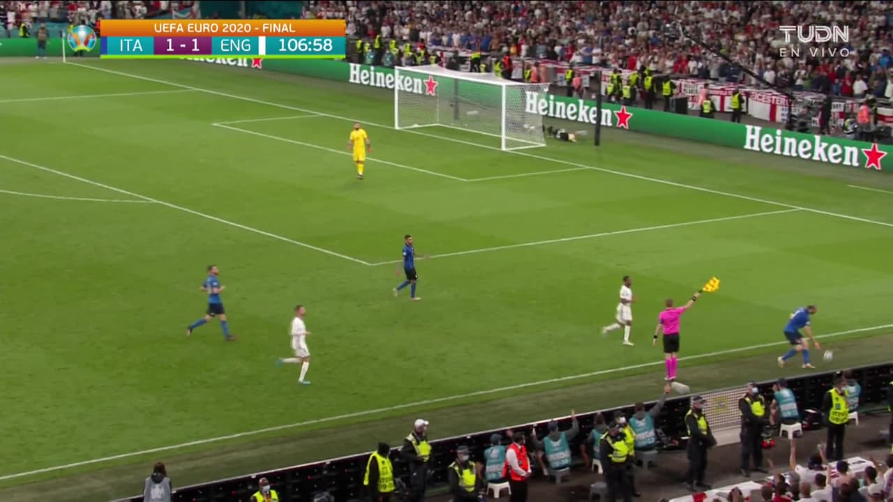 ¡TIRO ATAJADO! disparo por Federico Bernardeschi.