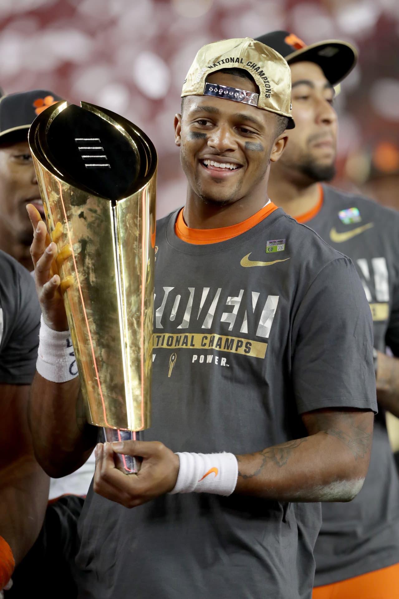 El mariscal de campo Deshaun Watson fue reconocido como el jugador más valioso del Campeonato Nacional y ahora lo espera el Draft de la NFL donde algún equipo del fútbol americano profesional sin duda soñará con elegirlo entre las primeras selecciones.
