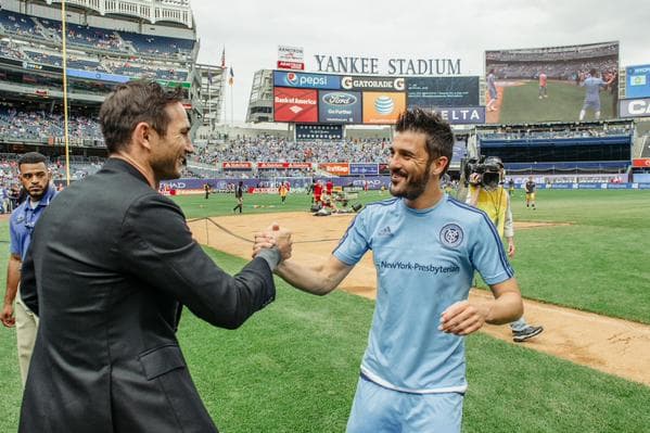 "Te esperamos pronto", de David Villa a Frank Lampard antes del partido.