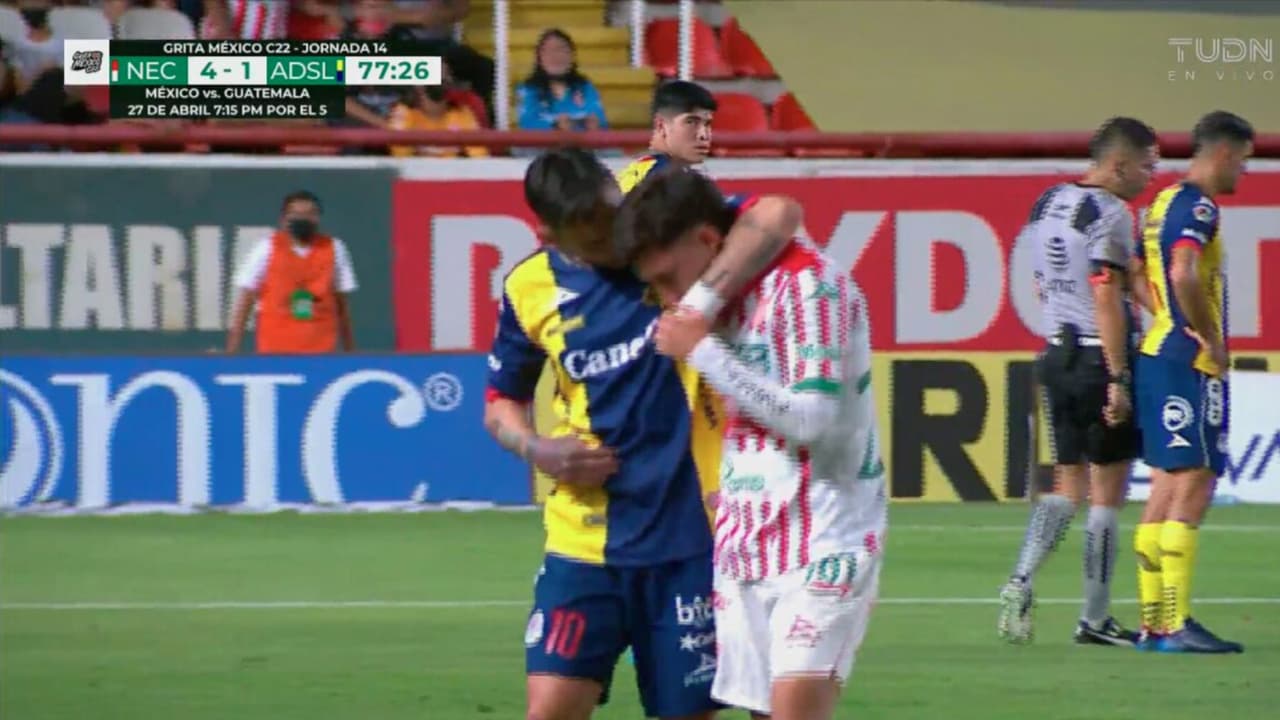 Heriberto Jurado rompe en llanto y Rubens Sambueza lo consuela