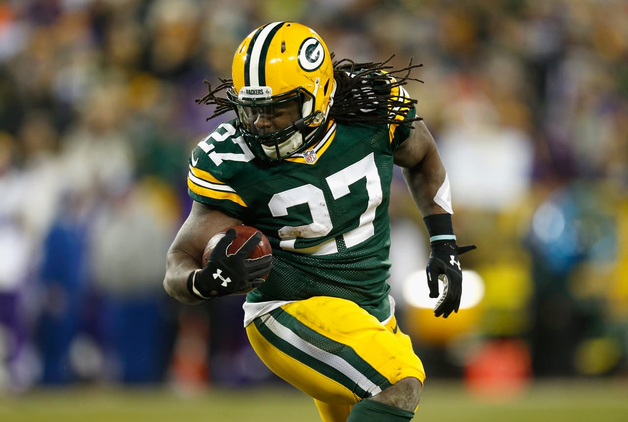 GREEN BAY, WI - JANUARY 03: Eddie Lacy #27 of the Green Bay Packers carries the ball during the second half against the Minnesota Vikings at Lambeau Field on January 3, 2016 in Green Bay, Wisconsin. (Photo by Wesley Hitt/Getty Images)