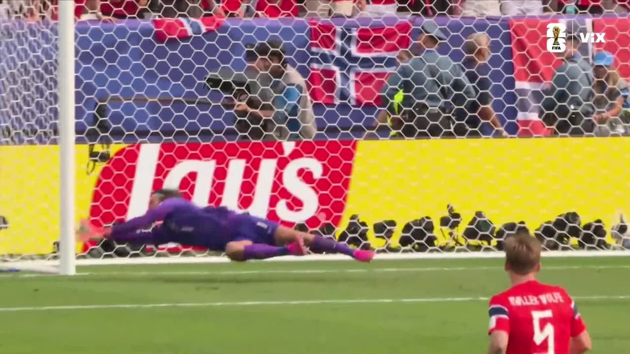 ¡Alisson Becker agiganta su figura con una atajada sensacional!