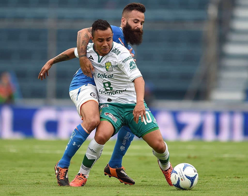 En el Apertura 2015 dio el salto al Cruz Azul a la llegada de Sergio Bueno como director técnico.
