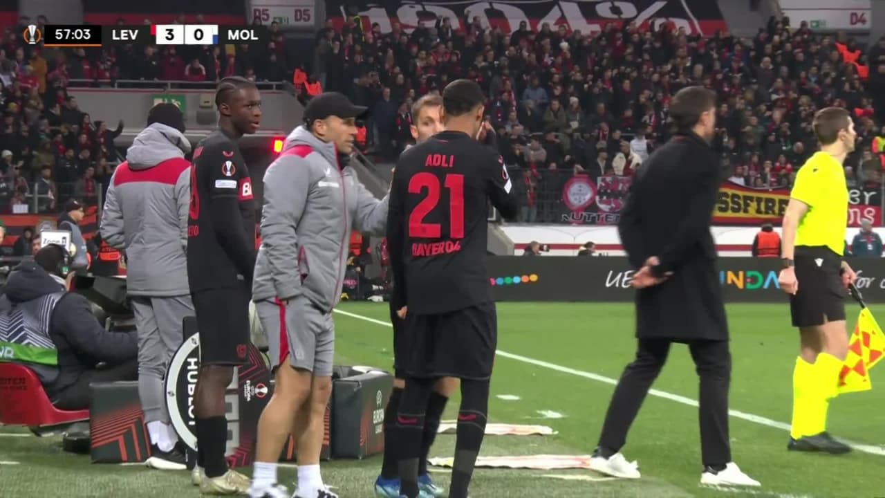 ¡TIRO ATAJADO! disparo por Jonas Hofmann.