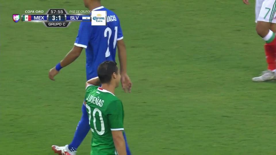 Disparo afuera de Jesús Dueñas