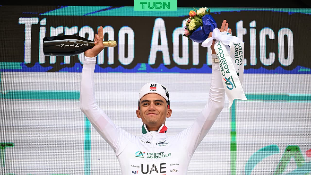 Isaac del Toro brinca del décimo sitio a a la cima de la Tirreno-Adriático