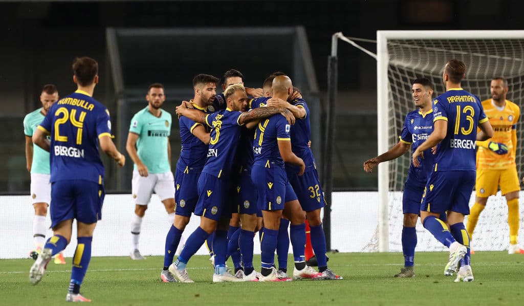 Alexis Sánchez tuvo el empate al 30’ al cobrar un tiro libre. Silvestri sacó el balón a mano cambiada e impidió el tanto del chileno.