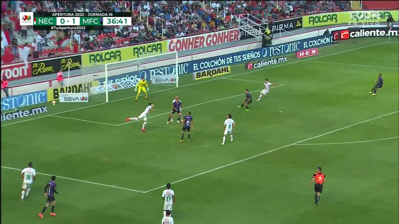 ¡TIRO ATAJADO! disparo por Yoel Bárcenas.