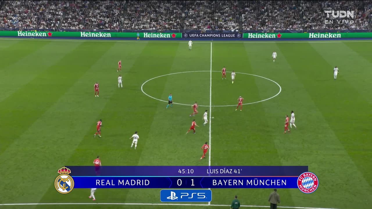 ¡GOL!  anota para FC Bayern München. Harry Kane