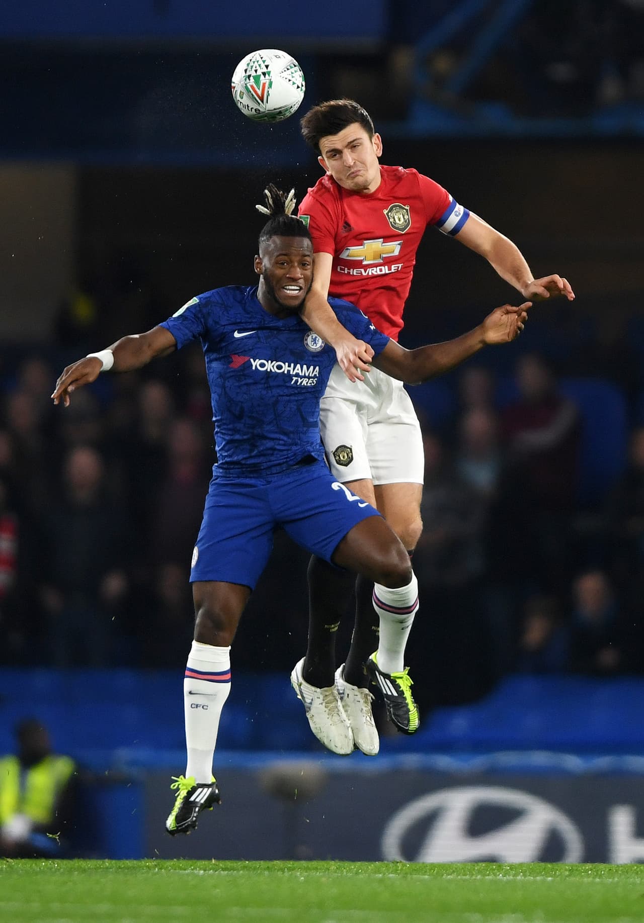 Marcus Rashford de Manchester United dio la victoria a su equipo ante el Chelsea 2-1, mientras que Aston Villa se impuso al Wolverhampton 2-1.