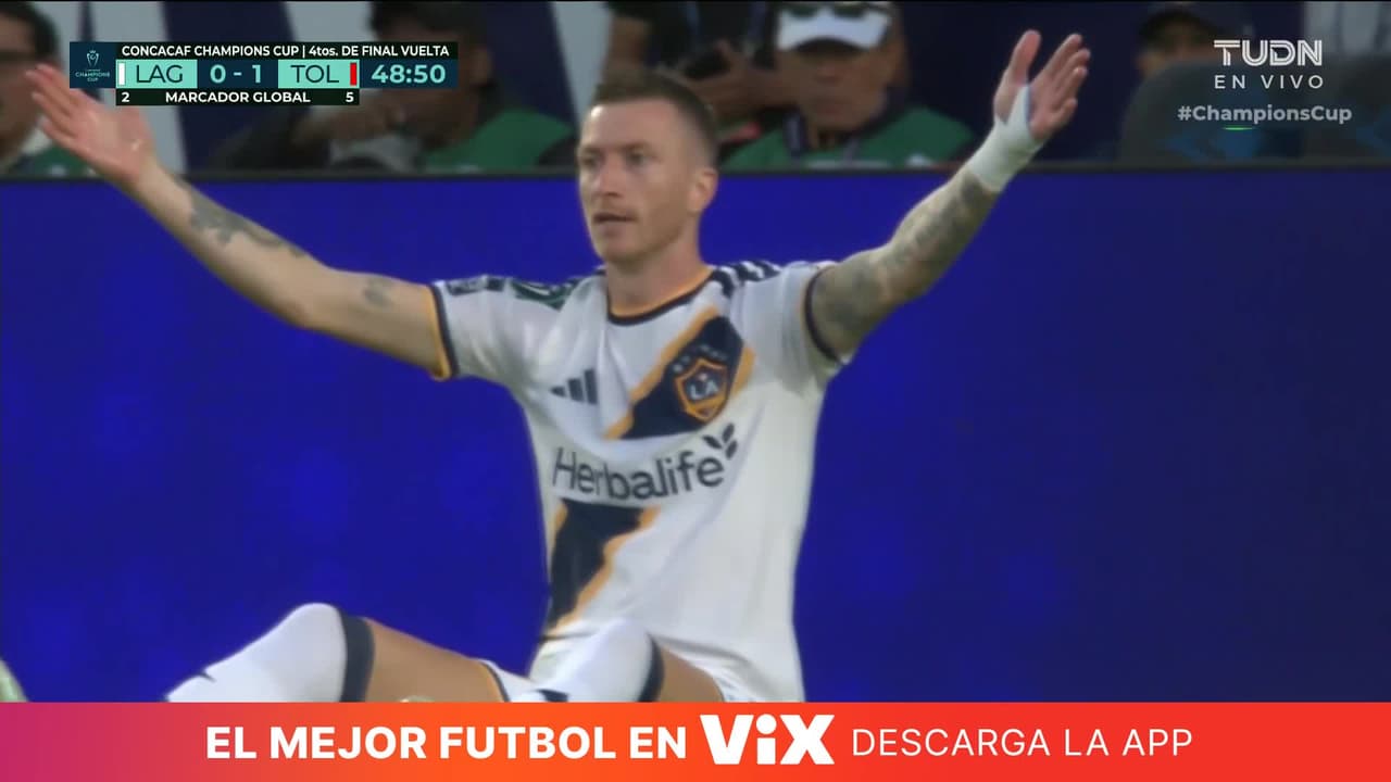 ¿Esto no era penal? Falta sobre Reus en el área pero el árbitro no marca nada