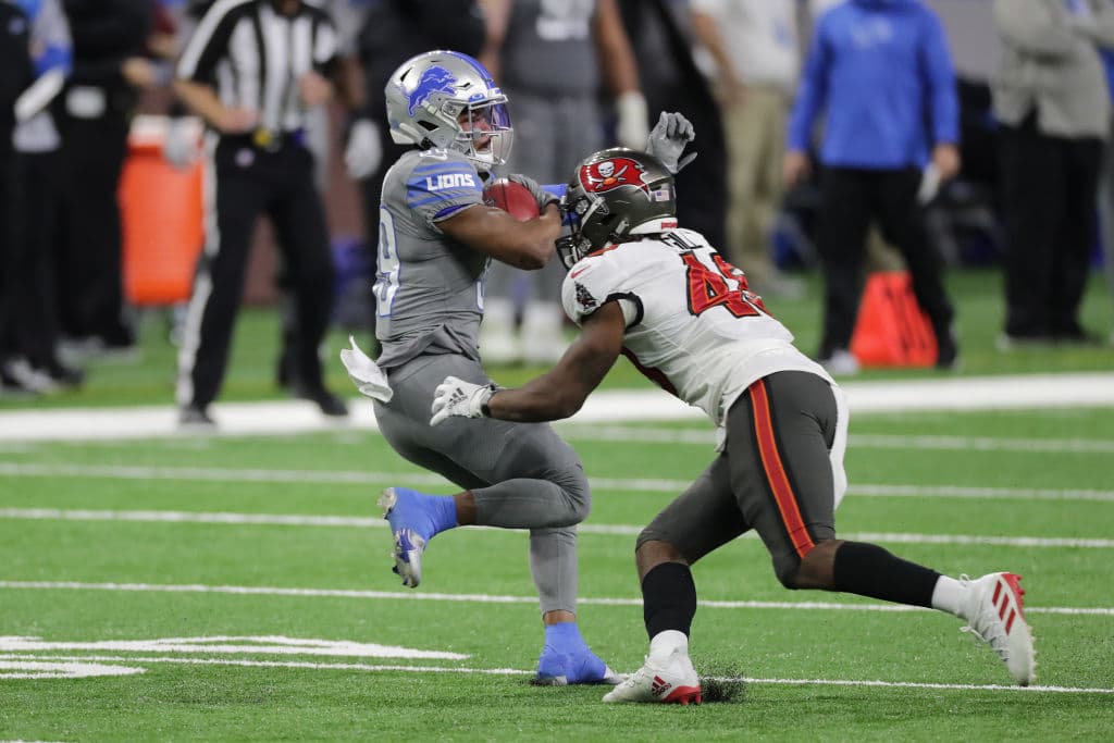 Tom Brady fue fundamental para el abultado marcador consiguiendo cuatro de seis touchdowns. Detroit sólo anotó en un periodo. ¿Será que el gran Brady está de regreso? Los Tampa Bay Buccaneers no clasificaban a playoffs desde 2007.