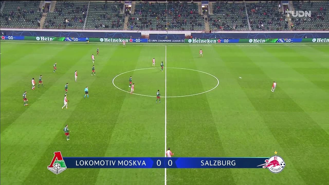 Arranca el partido y la pelota está en juego.