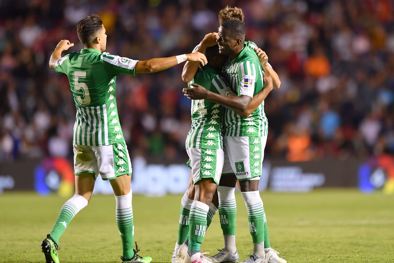 Diego Lainez y Andrés Guardado estuvieron presentes en la gira del Betis ante Querétaro
