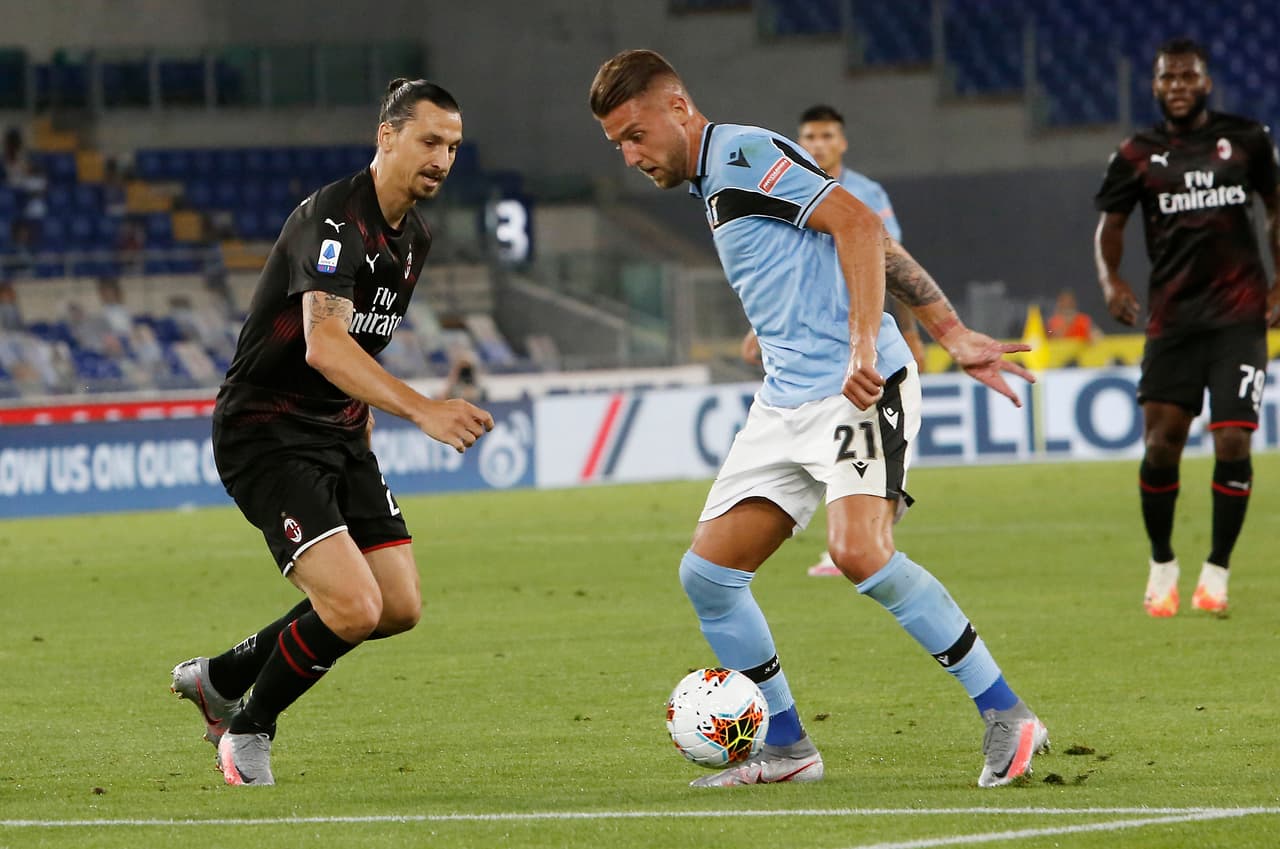 El astro sueco salió del terreno de juego para la parte complementaria.