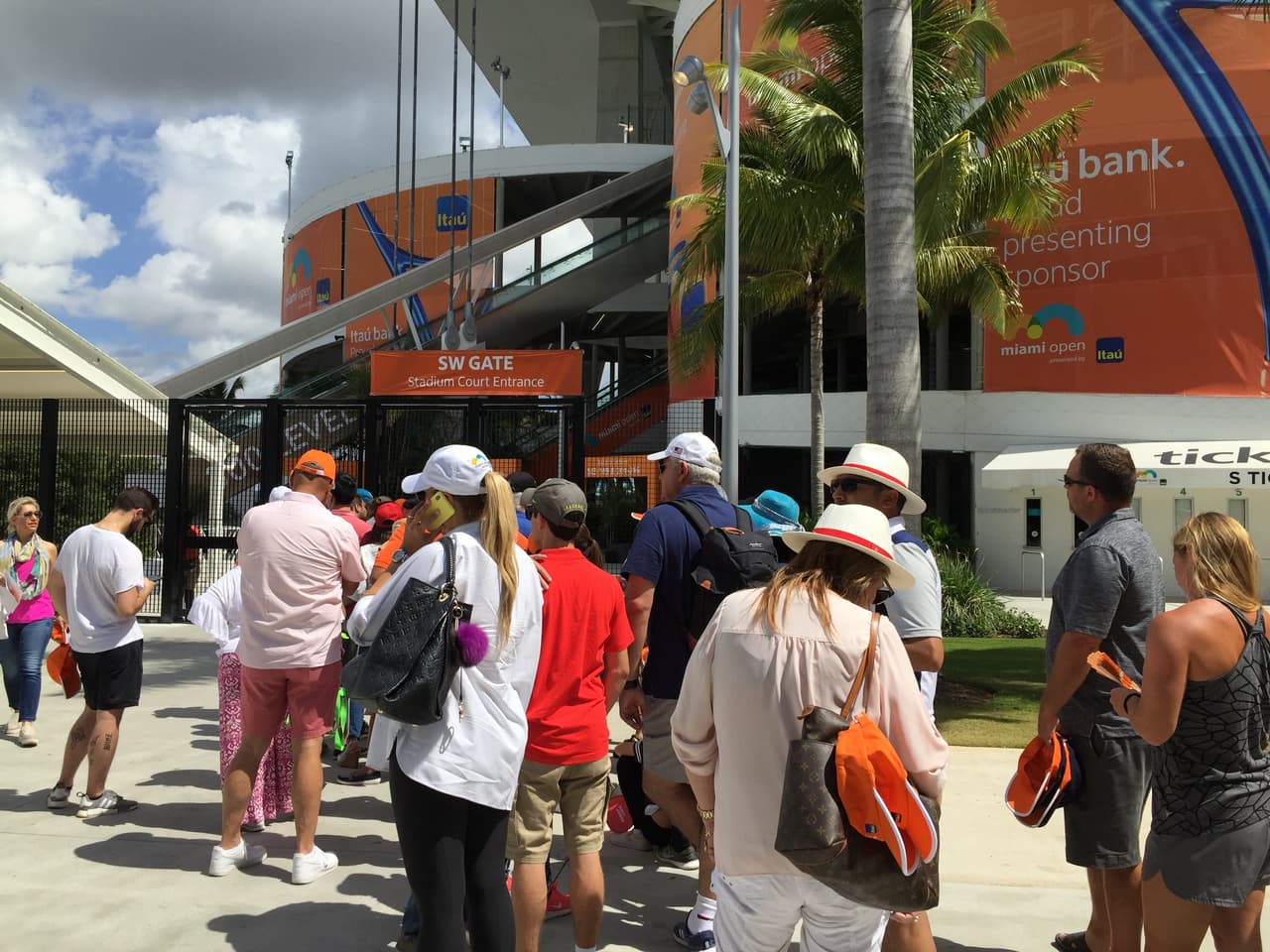Gran colorido en la Final del Miami Open donde Roger Federer y John Isner disputaron el título en el Hard Rock Stadium de Miami.