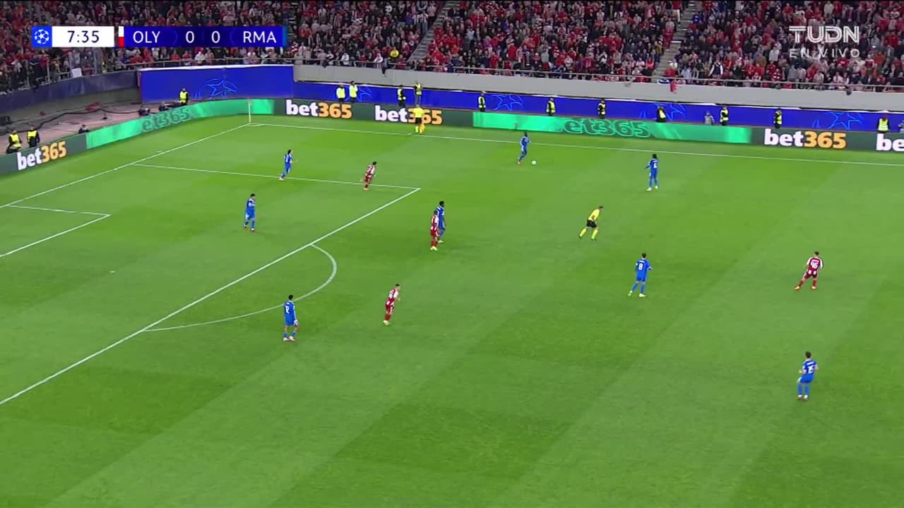 ¡GOL!  anota para Olympiakos. Chiquinho