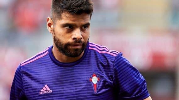 ¡Levanta la voz!: Néstor Araujo critica en España el 'pacto de caballeros'