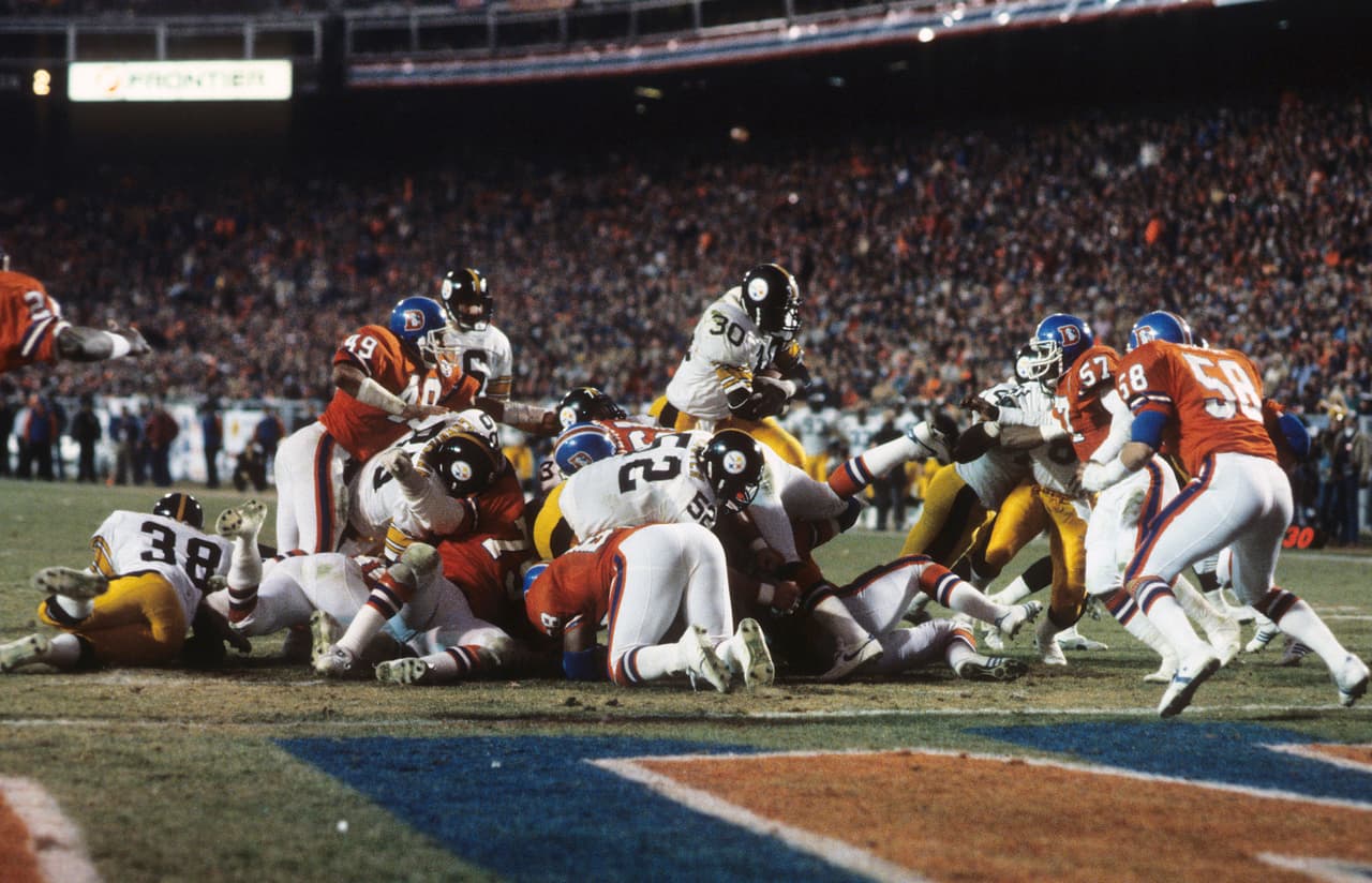 1984 Playoffs Divisional AFC. Denver ganó la División Oeste y Pittsburgh la Central de la AFC. Los Steelers ya no tenían a Terry Bradshaw, Lynn Swann, Franco Harris; ahora era la época de Mark Malone, Louis Lipps y Walter Abercrombie que ganaron 24 – 17 el partido, evitando un posible duelo John Elway – Dan Marino por el boleto al Super Bowl. Fue la última victoria en Playoffs del legendario coach de los Steelers, Chuck Noll.