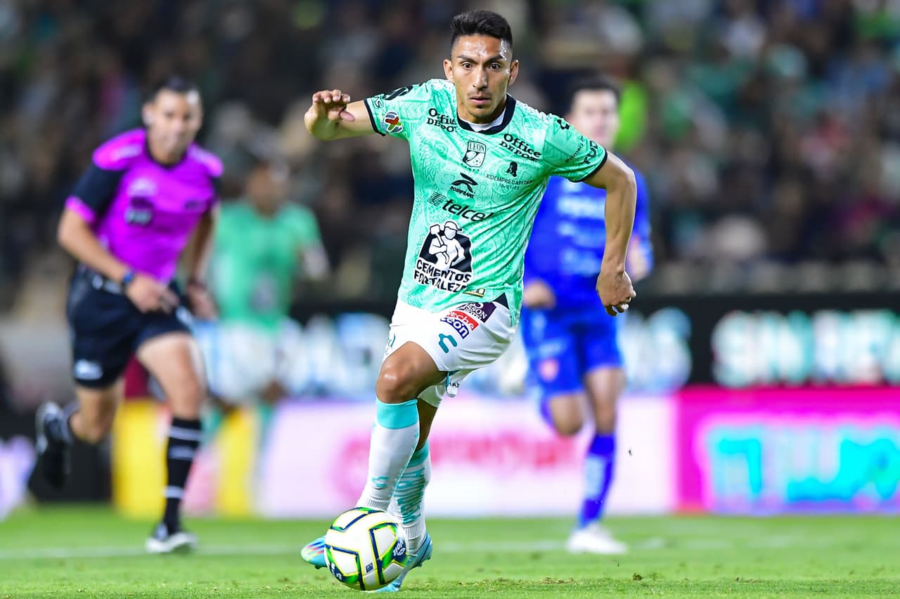 El León vino de atrás para derrotar al Necaxa y con ello sacar el primer triunfo del torneo.