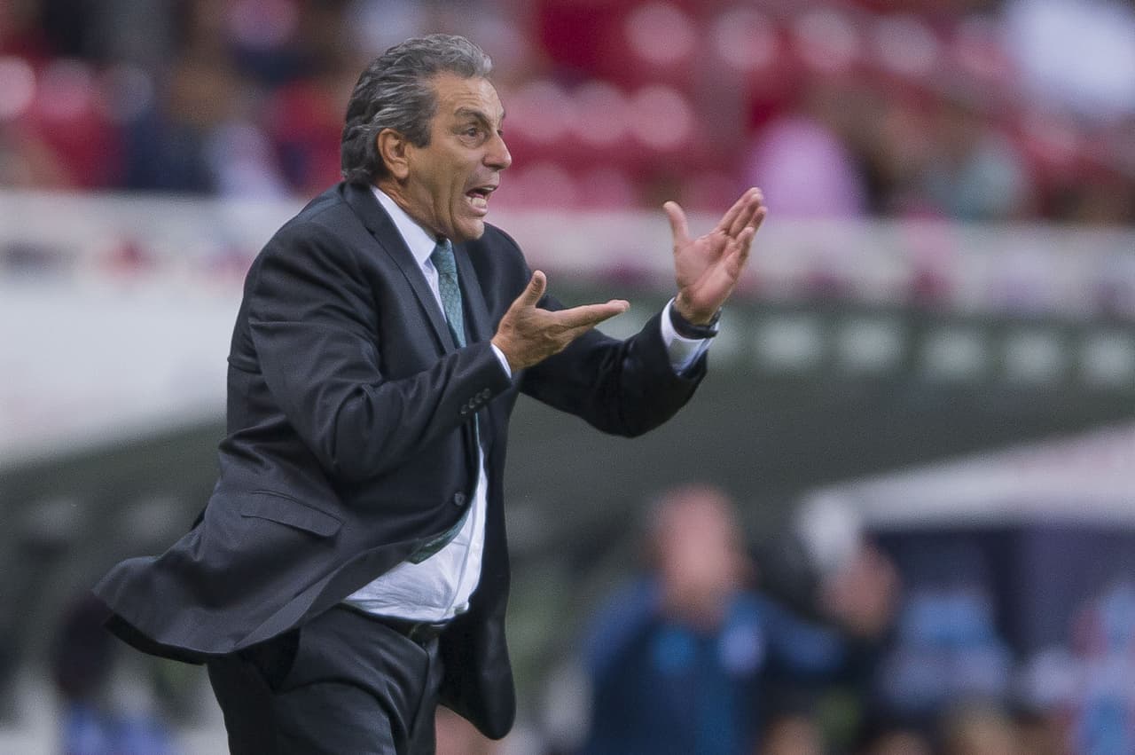 <b>8.- Lo primero que piensa con la palabra... Tomás Boy</b>
<br>"Un gran entrenador", respondió. Así considera al 'Jefe', pues en algún momento fue su entrenador.