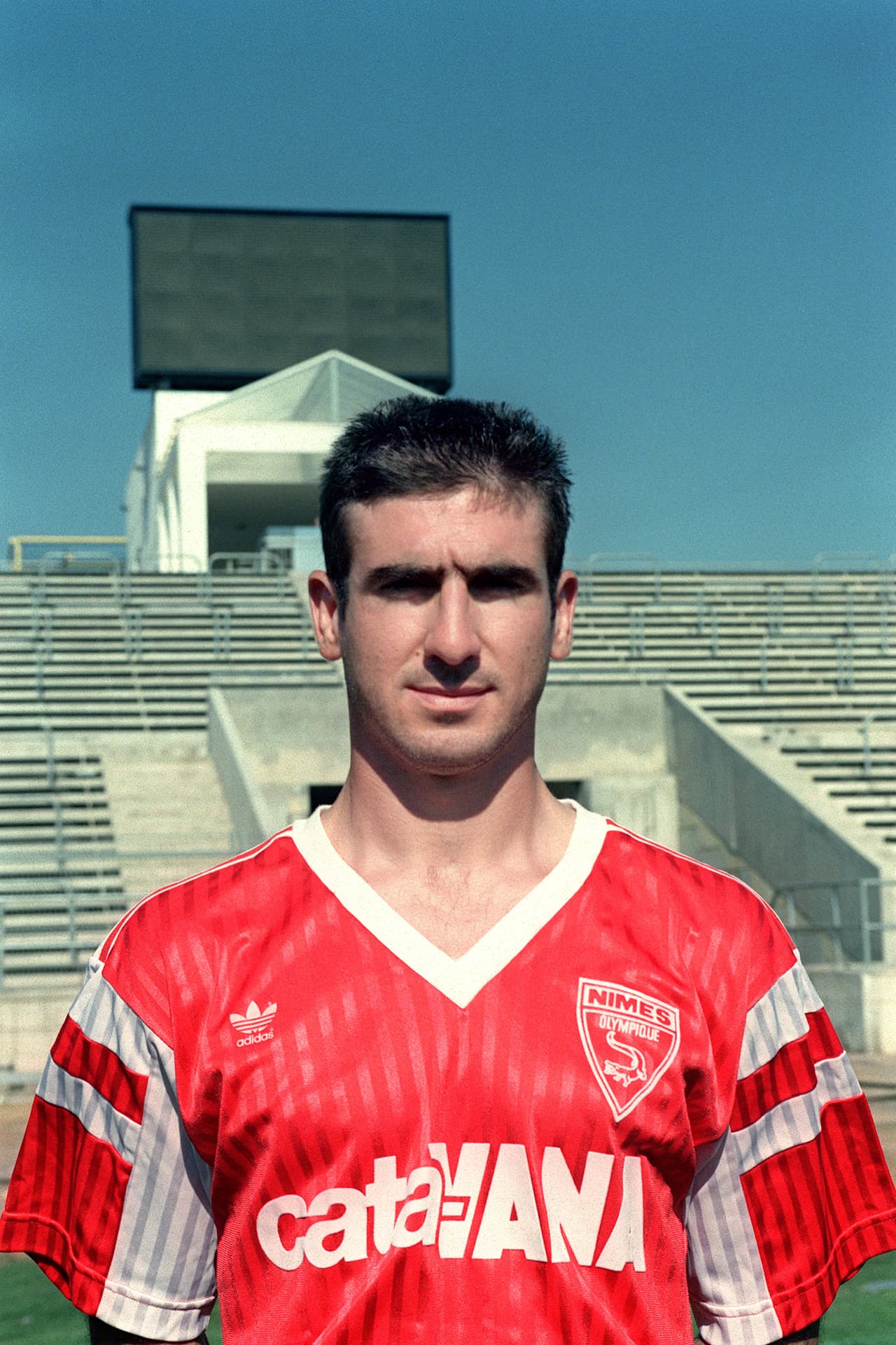 El legendario futbolista francés Eric Cantona también pertenece a la etnia romaní.