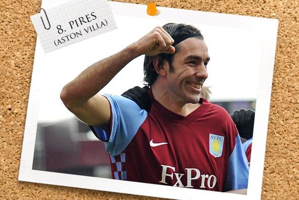 El veterano francés Robert Pires se unió a la fiesta del Aston Villa en la FA cuando derrotaron al Blackburn. El talento de este galo nunca acaba.