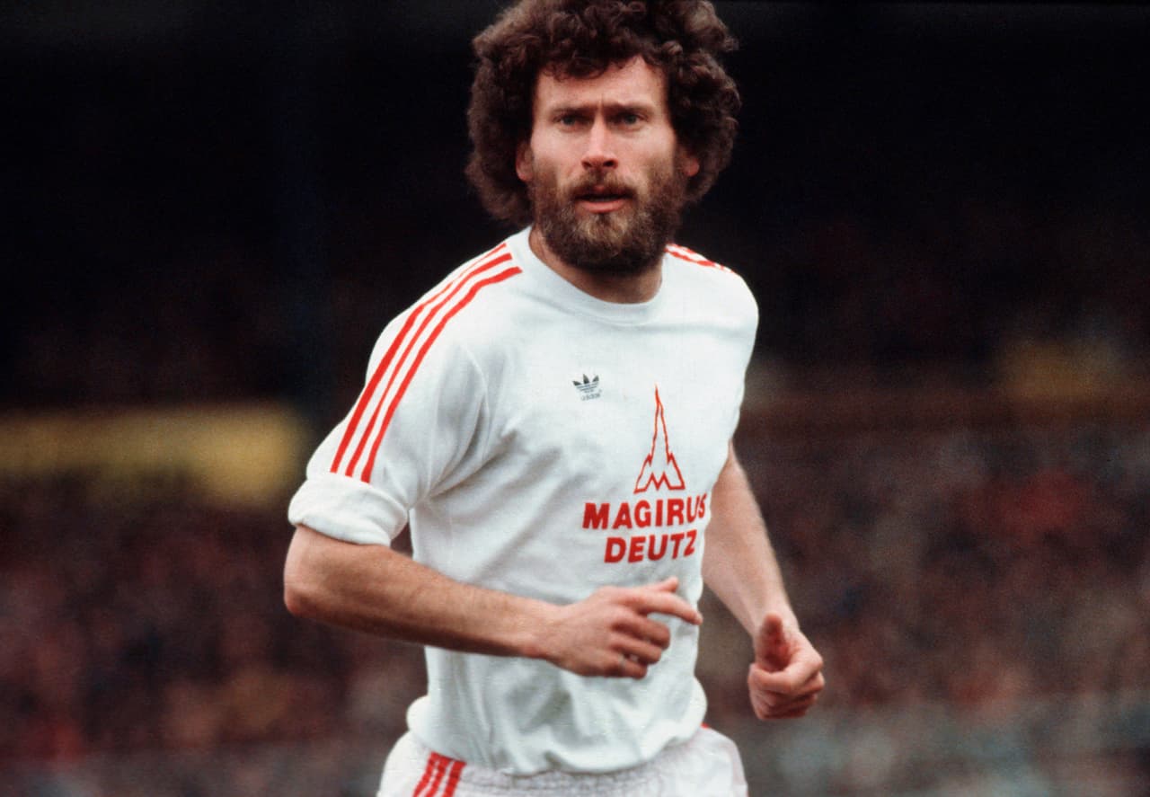 El defensa alemán Paul Breitner fue campeón de Europa con Bayern Munich en 1974 y cinco veces campeón a nivel local. Fue campeón del Mundial con Alemania en 1974 y de la Eurocopa en 1972.