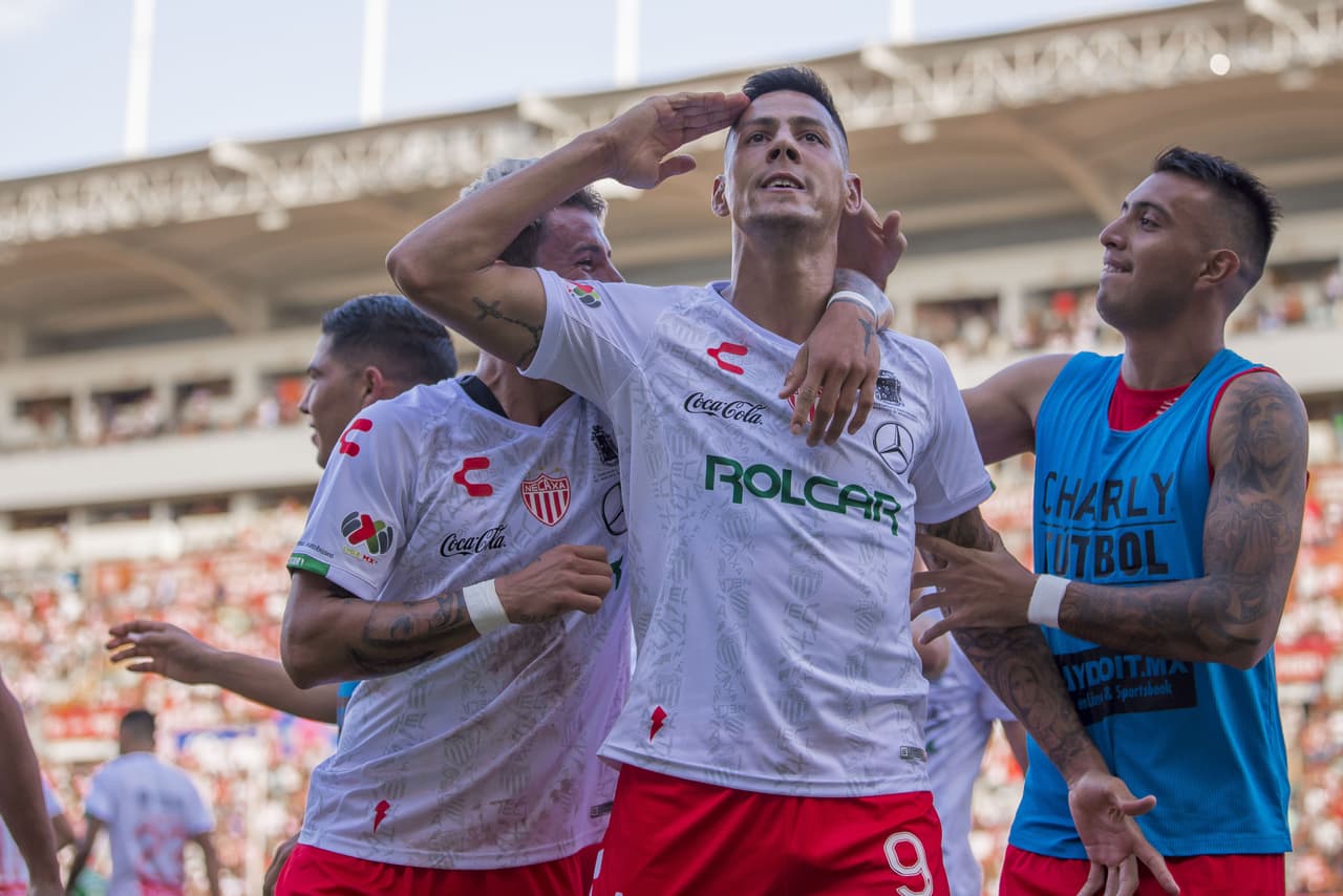 Todos conocemos a Mauro Quiroga como uno de los delanteros del momento en nuestro futbol, por eso aquí te dejamos algunas de las mejores postales que no ha dejado el nueve de Necaxa.