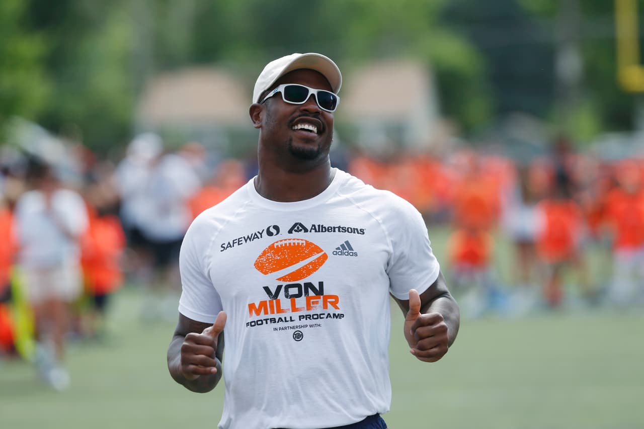 Denver Broncos linebacker Von Miller runs with participants, as the Super Bowl 50 MVP hosts a football camp for kids on a high school field, Wednesday, June 22, 2016, in Englewood, Colo. Miller is still mired in a contract stalemate with the Broncos (AP Photo/David Zalubowski)