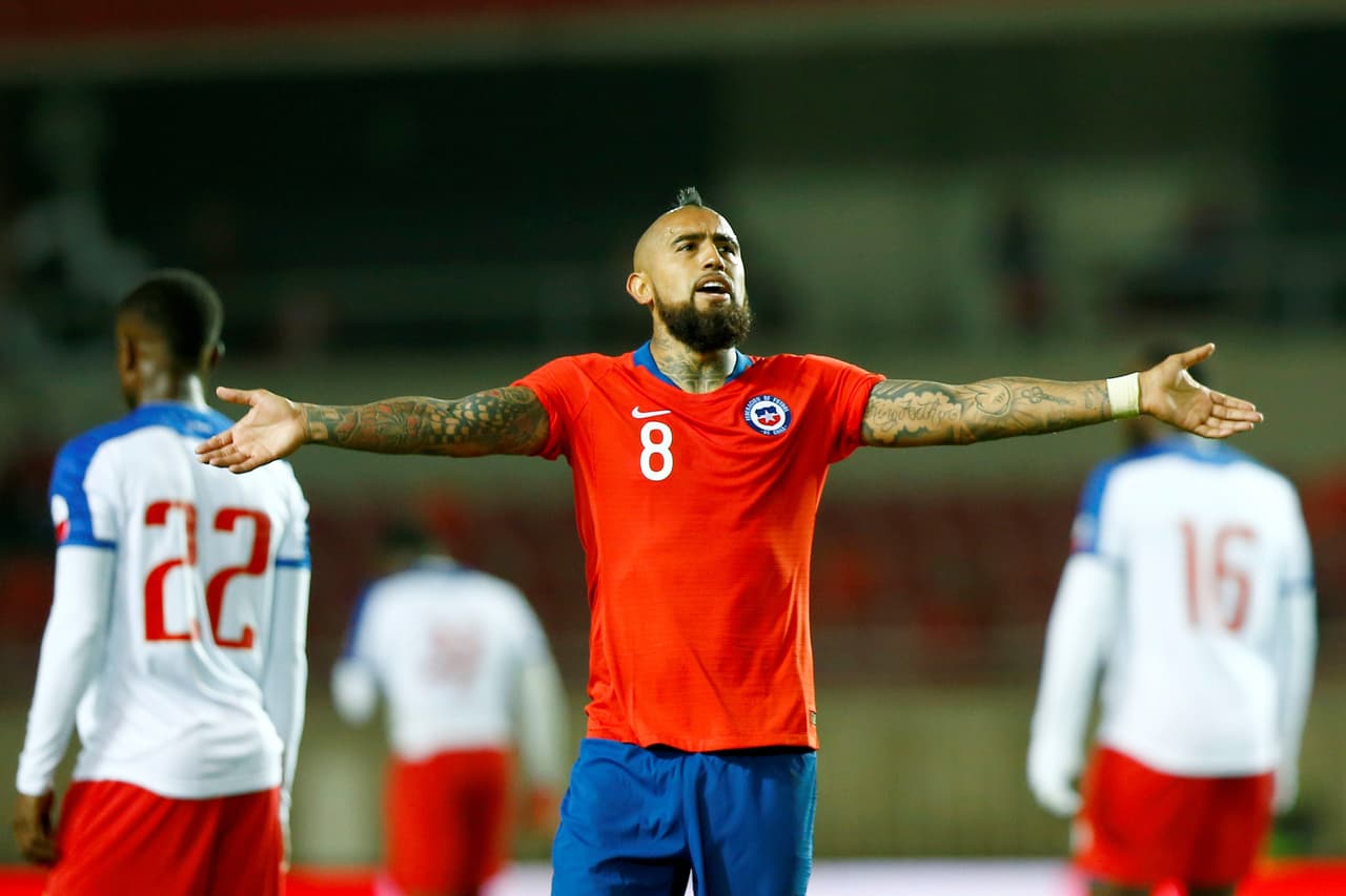 La Selección de Chile
<b>, </b>campeona vigente de la Copa América, tiró aceite en su partido de preparación para el torneo de la Confederación Sudamericana, acentuando su crisis futbolística luego de vencer a duras penas por 2-1 a la débil Haití en juego amistoso en la localidad de La Serena, al norte del territorio chileno.