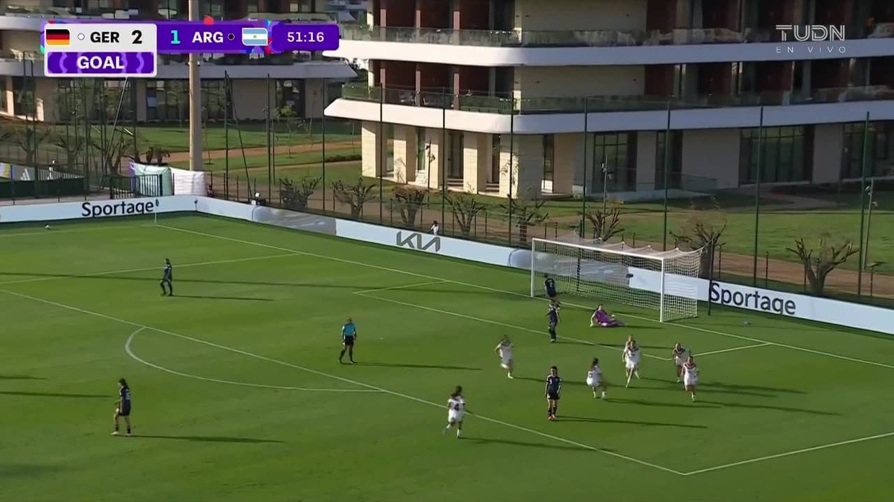 Goool de Alemania para para el 2-1. Kuhn anota a los pocos minutos de ingresar al campo