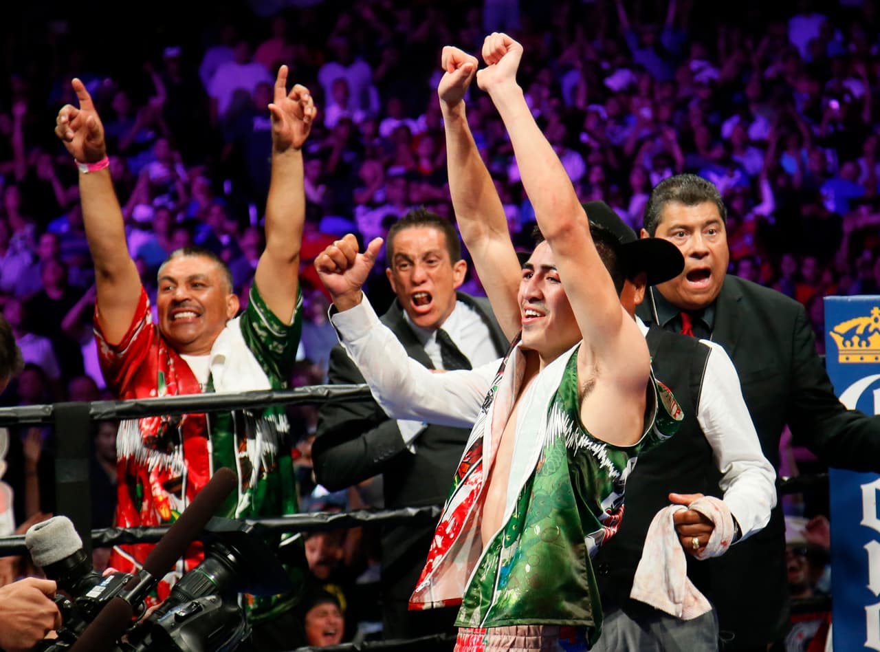 Leo Santa Cruz: "Voy a arruinarle los planes a Mayweather y Davis"